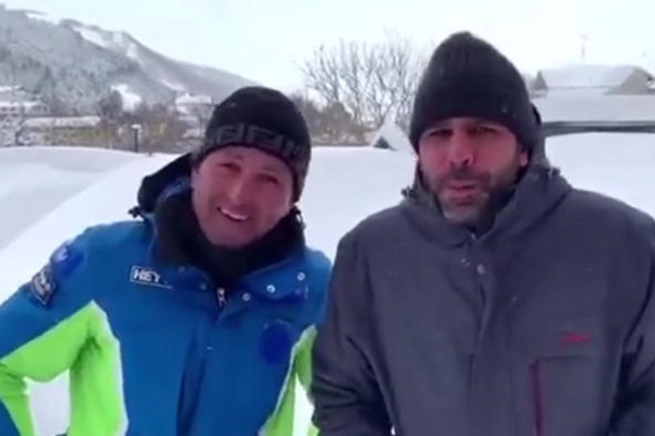 Roccaraso, Checco Zalone bloccato dalla neve: video virale