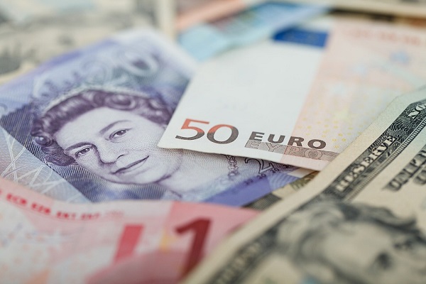 Cross euro dollaro, moneta unica scivola sul mercato Forex: scenari febbraio-marzo 2017