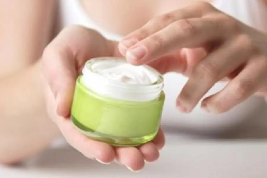 Quale crema o siero per il viso scegliere?