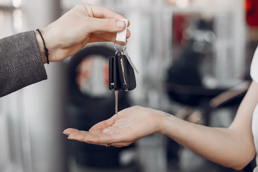 Cosa è incluso nel noleggio a lungo termine? Guida al canone mensile