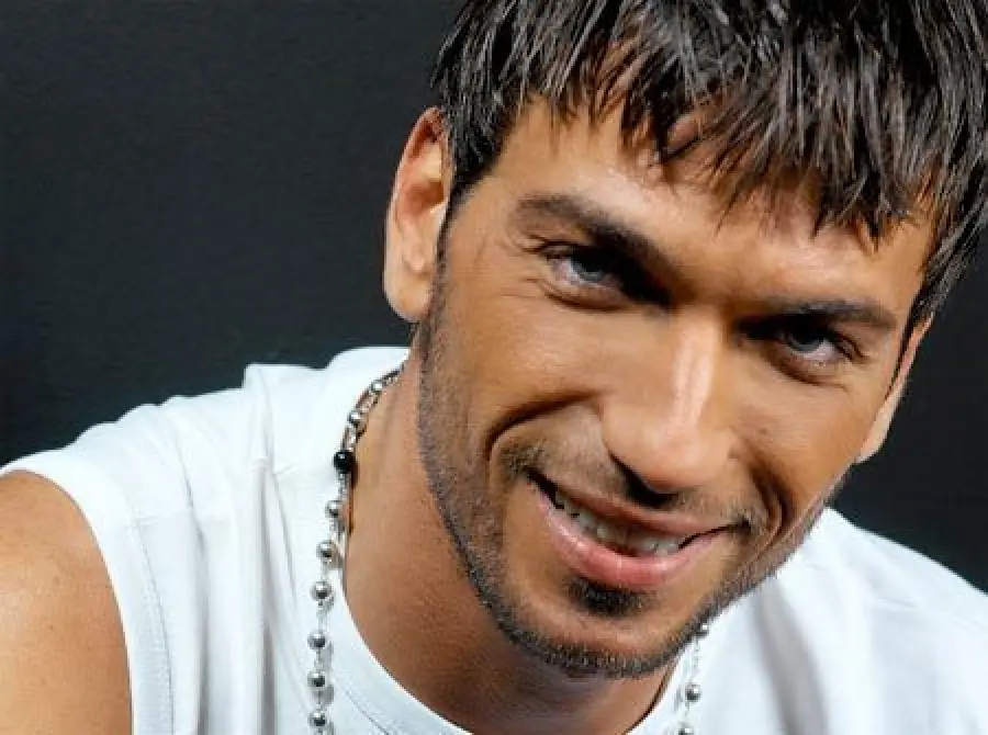 Grande Fratello Vip, il re dei tronisti si prenota