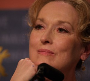 Meryl Streep imita Donald Trump con parrucca bionda e finta abbronzatura