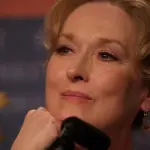Meryl Streep imita Donald Trump con parrucca bionda e finta abbronzatura