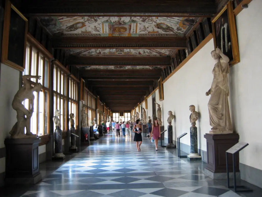 Galleria degli Uffizi Firenze, direttore Schmidt multato dai Vigili Urbani