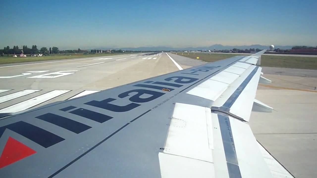 Voli Alitalia 2016: personale con nuove divise, svolta dopo quasi vent'anni