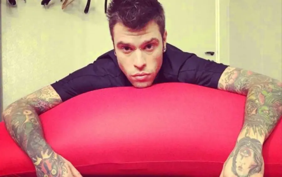 Fedez twitta e prende il volo per incontrare TigerLily, la sua fata turchina
