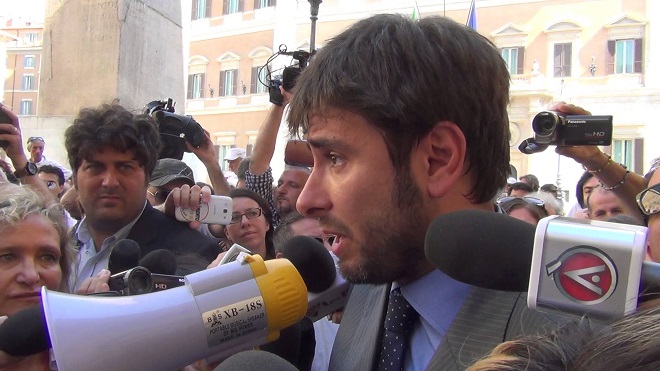 Legge sui partiti, cancellata dal ddl la 'norma anti M5s'