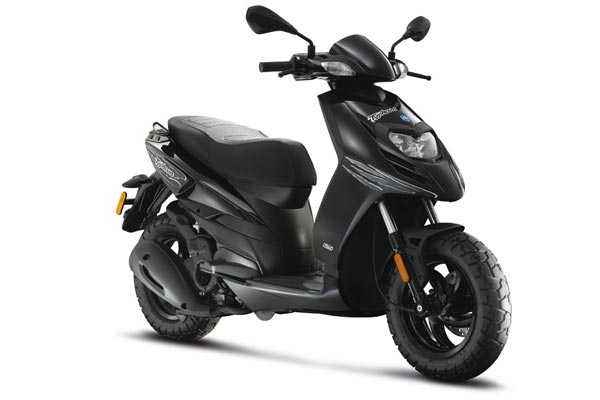 Piaggio cerca di rodere quote di mercato al nemico Honda. Medley è il nome della sua arma