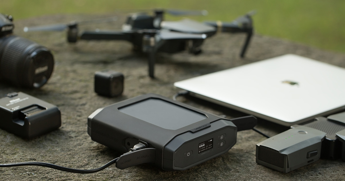 Omni Ultimate, il nuovo powerbank da 40300 mAh con batteria removibile