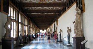 Galleria degli Uffizi Firenze, direttore Schmidt multato dai Vigili Urbani