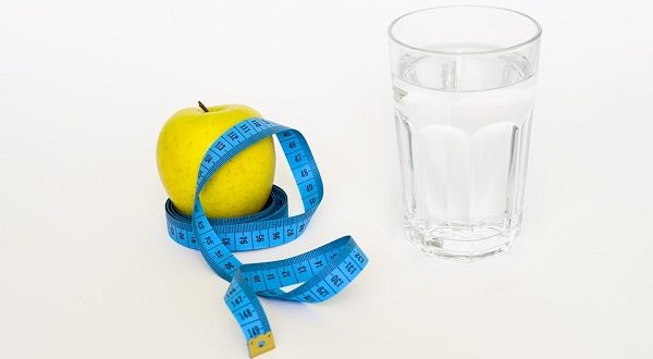 Dieta 'mima-digiuno' per pochi giorni al mese aumenta la speranza di vita